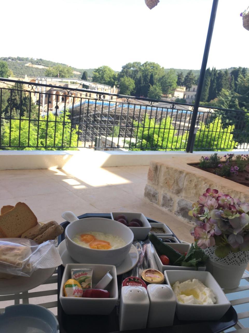 Beit Lebbos Boutique Hotel Beit ed Dine Bagian luar foto